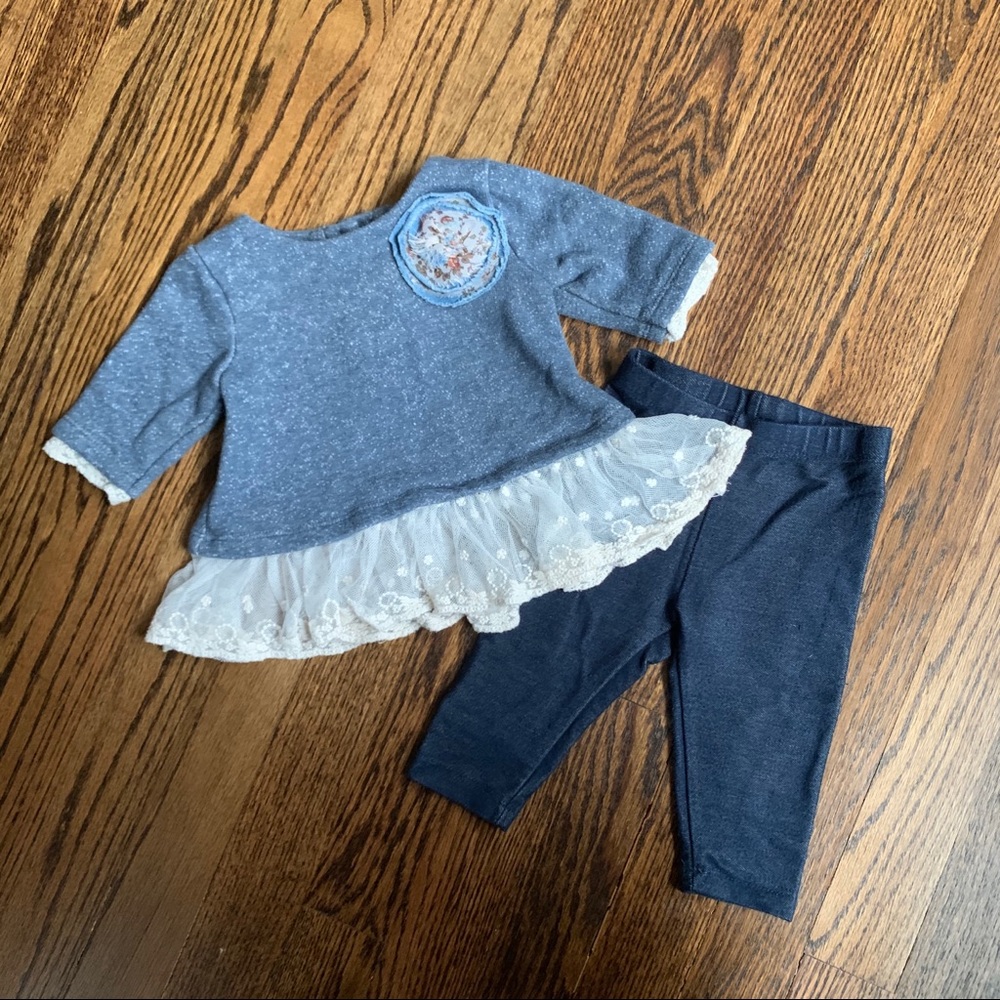 Adorable embellished sweatshirt and jegging set.